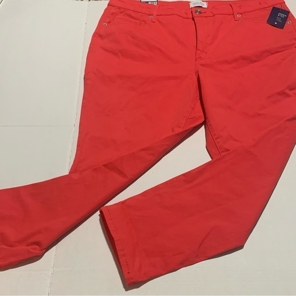 crown & ivy Pants - Crown and Ivy skinny crop pants